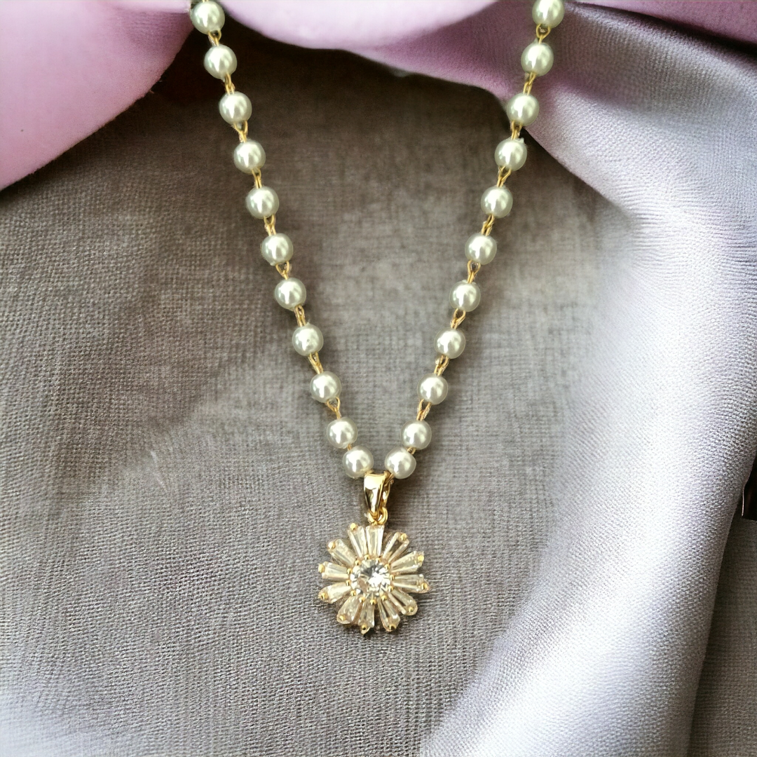 Gold Plated Pearl-Daisy Necklace